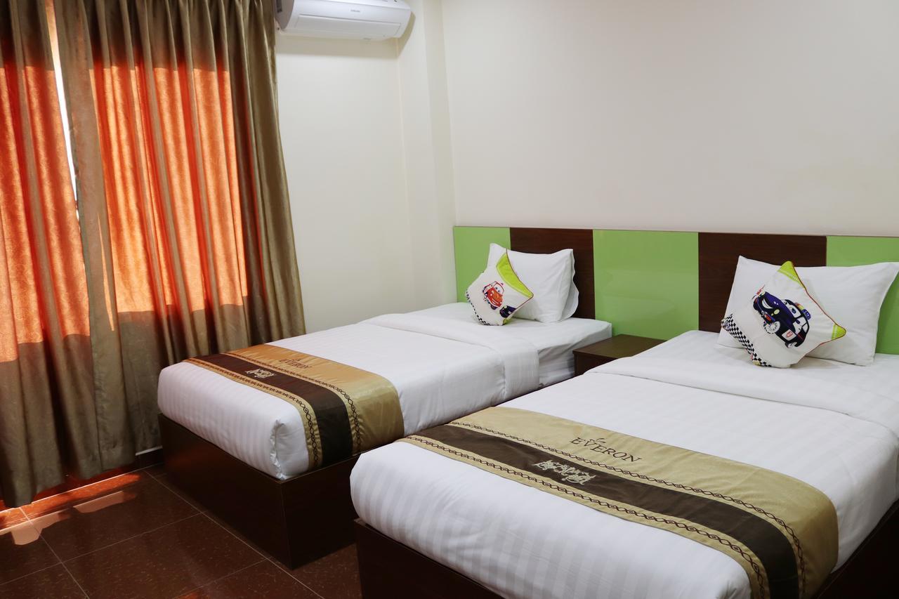 K City Hotel Phnom Penh Bagian luar foto